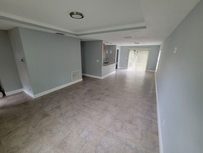 Building Photo - Beautiful Home near Busch Gardens!