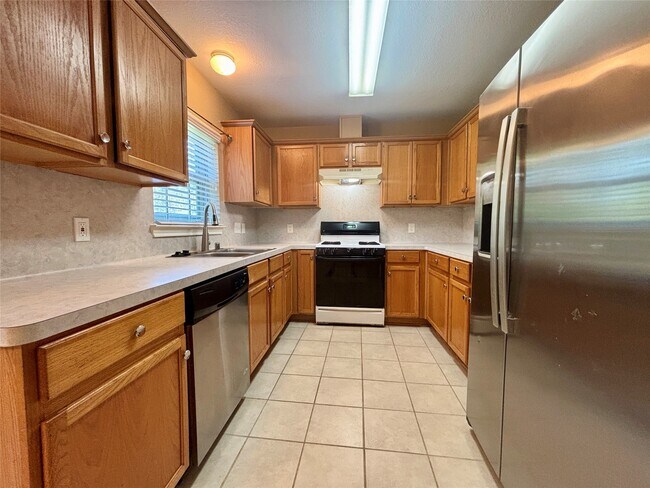 Building Photo - 3815 Maple Dr