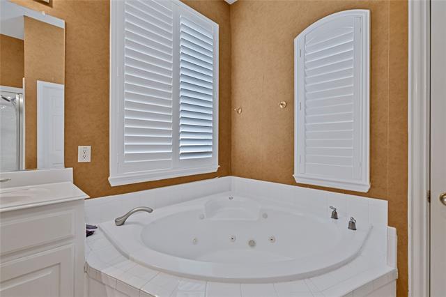 Building Photo - 4937 Bellflower Way