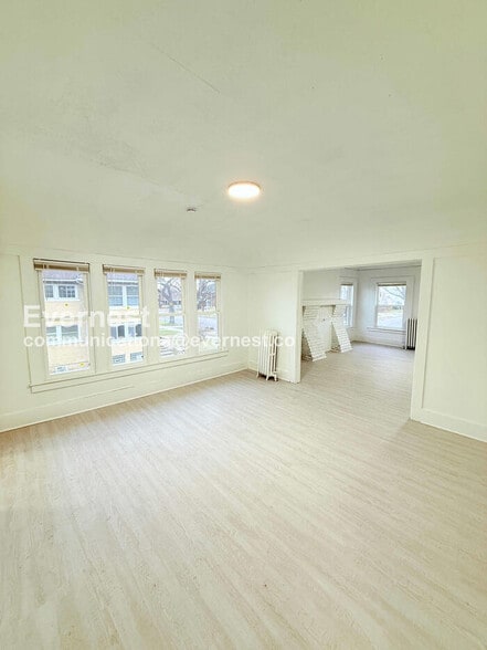 Building Photo - 8939 Dexter Ave