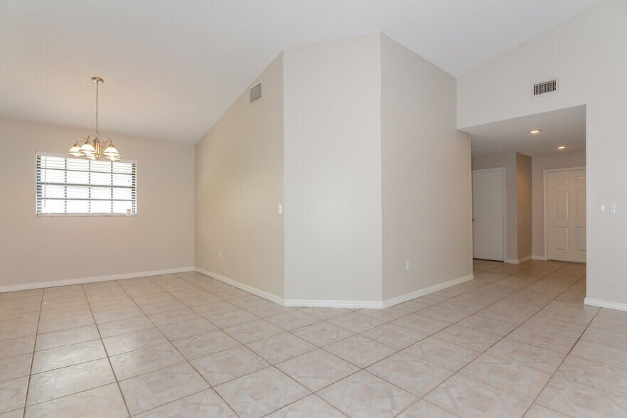 Building Photo - 619 Butternut Pl