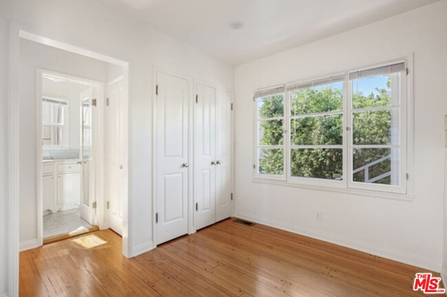 Building Photo - 1009 S Bedford St