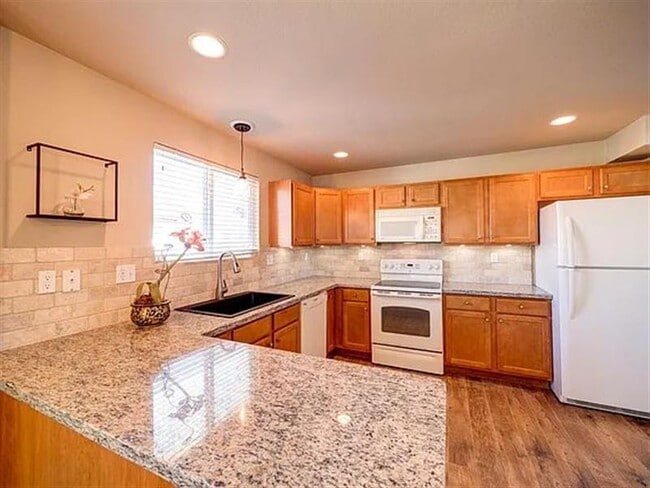 Building Photo - BEST CLASS