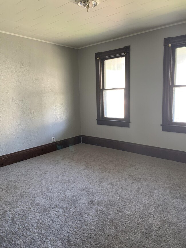 Building Photo - 89 Warner St