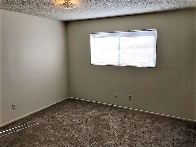 Building Photo - 2 Bedroom Townhouse with Fenced Yard by Harloe Elementary School