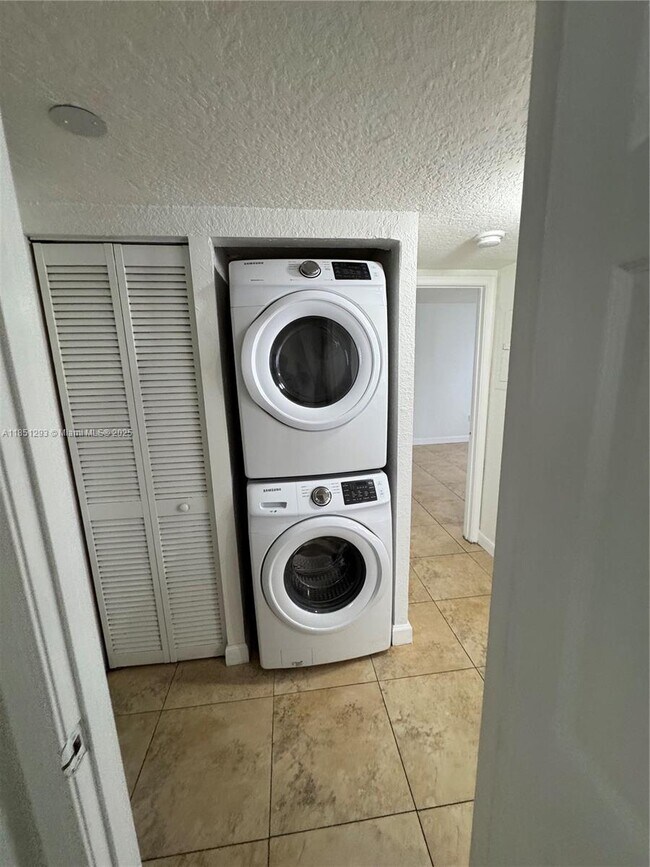 Building Photo - 6206 SW 131st Pl