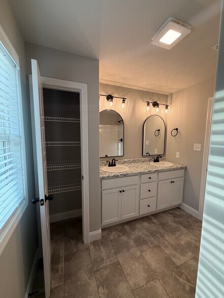 Building Photo - 2628 Parkers Mdw Ln