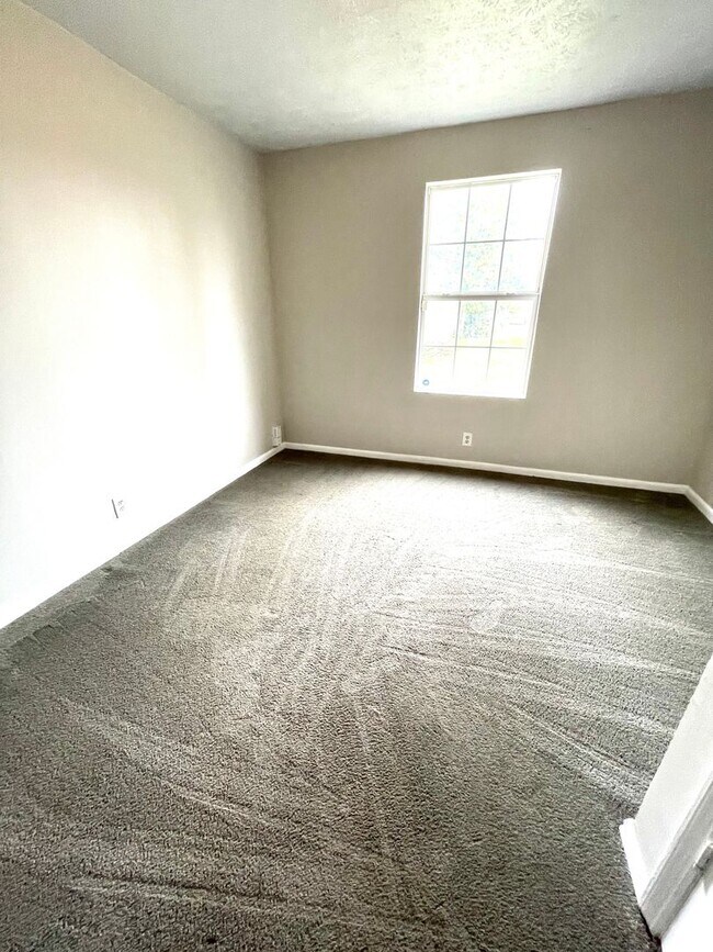 Building Photo - 1808 10th Ave N