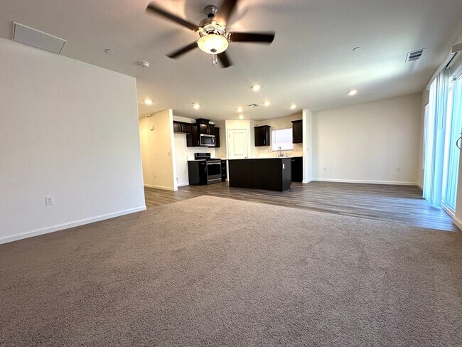 Building Photo - Beautiful Single Story Home Ready To Be Called Home!