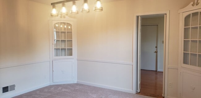 Building Photo - Classic And Stately 5 Bed 3 Bath Colonial ...