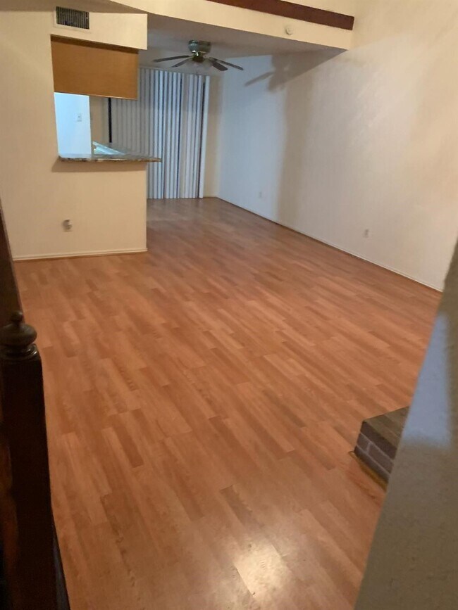 Building Photo - 5622 Gineridge Dr