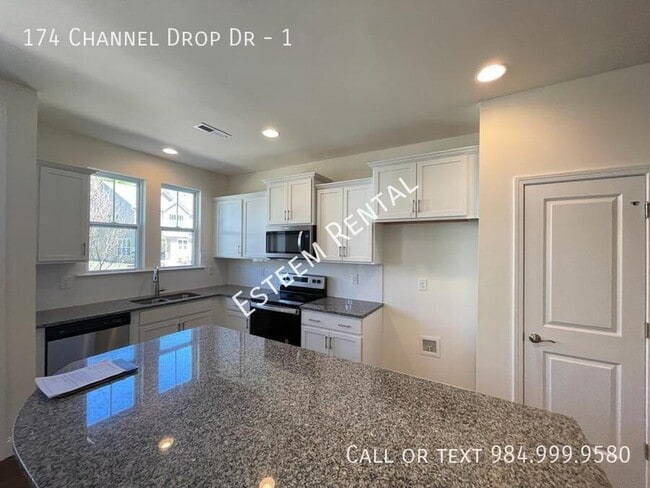 Building Photo - 174 Channel Drop Dr