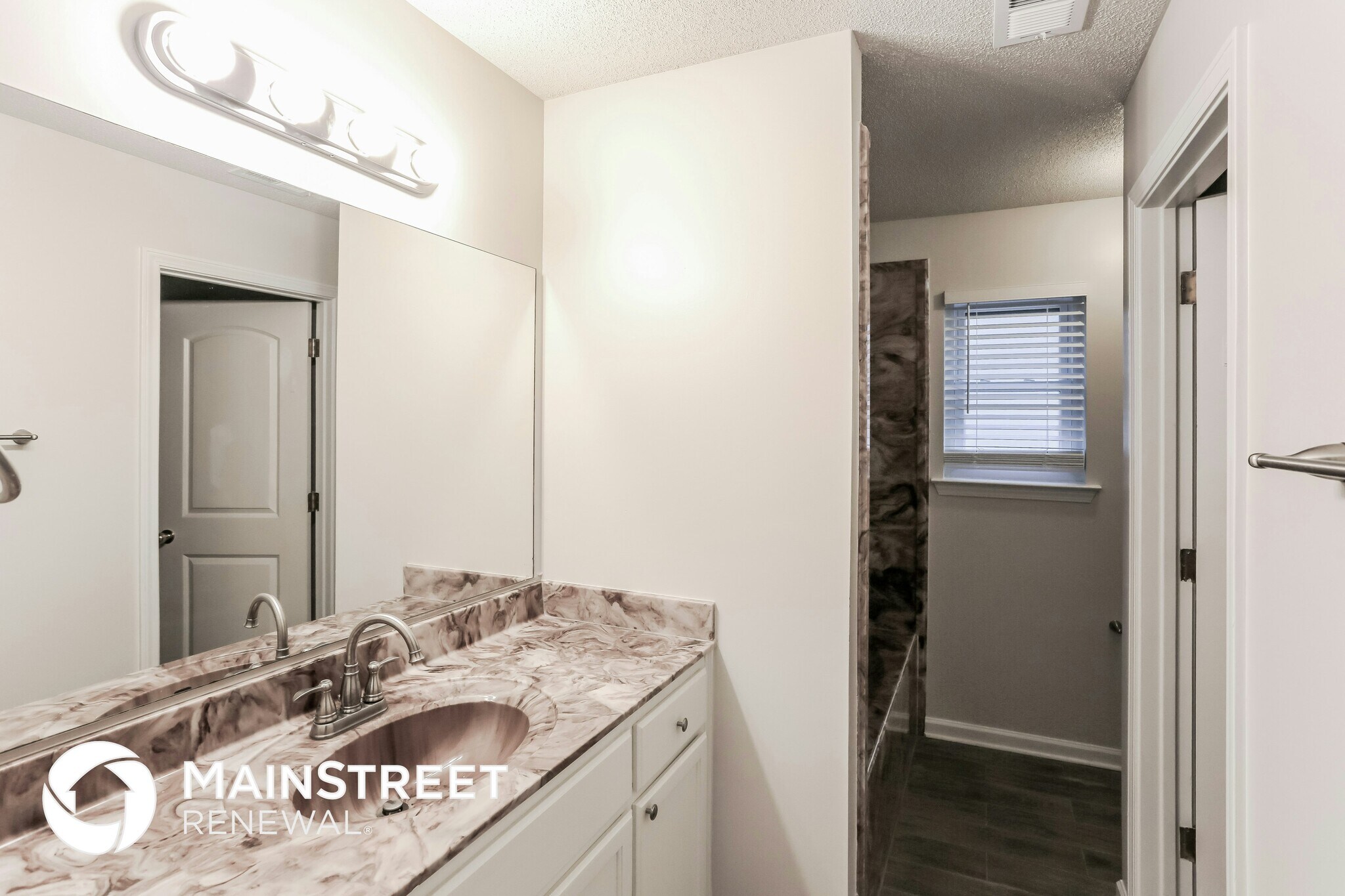 Building Photo - 10426 Redmond Cir N