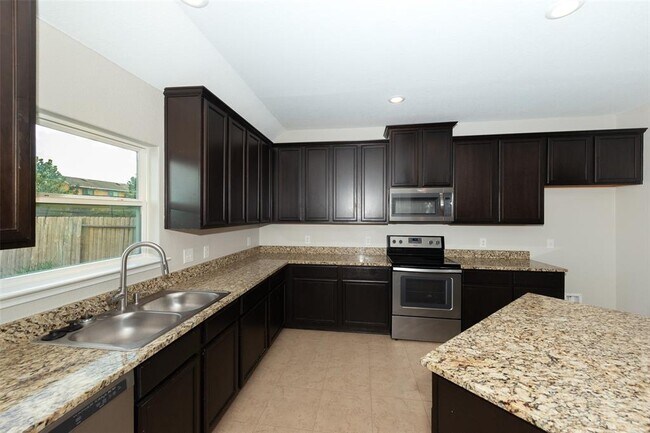 Building Photo - 1349 Twin Estates Dr
