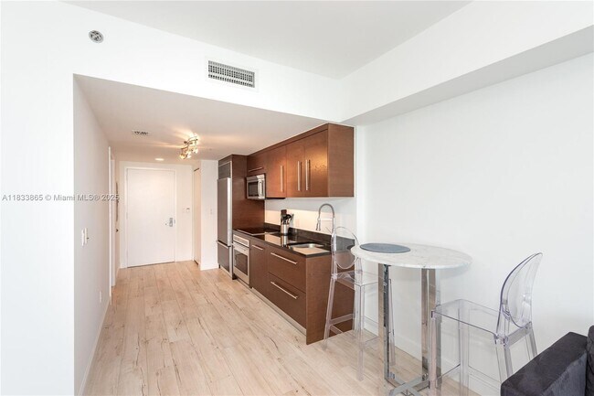 Building Photo - 465 Brickell Ave
