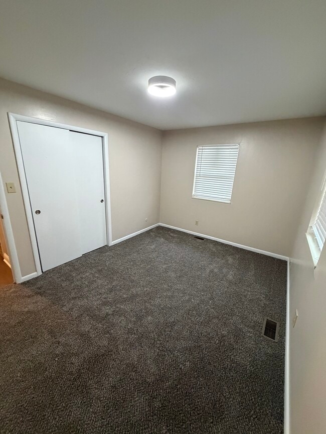 Building Photo - 4030 Redfern Dr