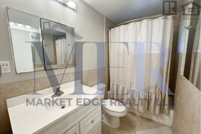 Building Photo - 4Bed/3Bath House at Broadway/Mill Ave! $199 MOVE-IN SPECIAL! Ready for Immediate Move-In! -- RV GATE