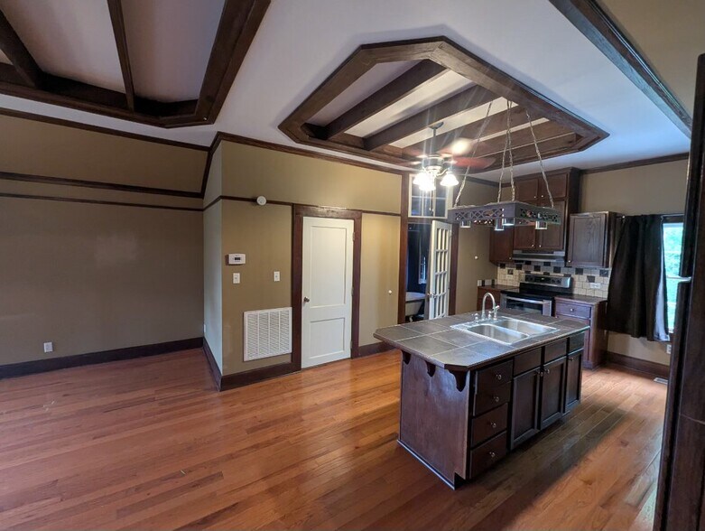 Kitchen - 1736 15th Ave S