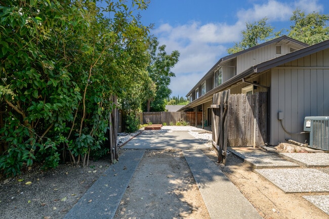 Building Photo - 1704 Humboldt Ave