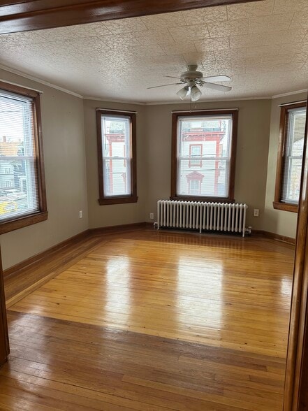 Building Photo - 820 2nd St