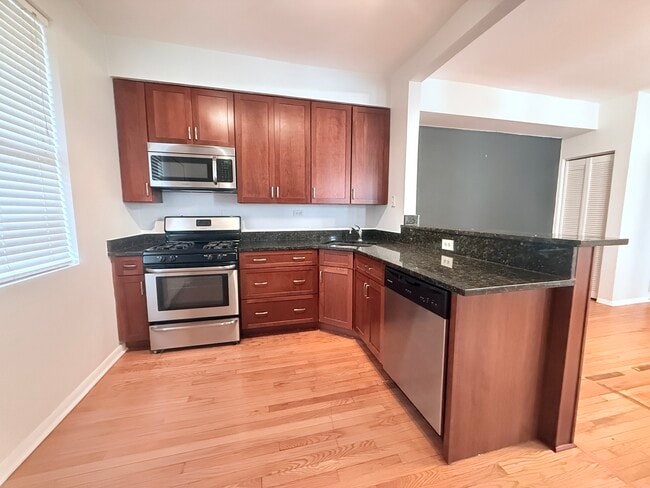 Building Photo - 1509 E 65th St