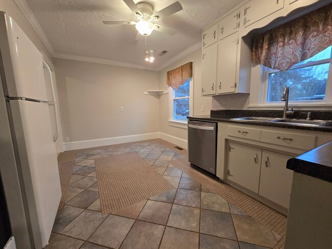 Building Photo - 903 Raleigh St