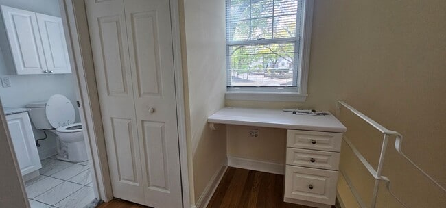 Building Photo - Spacious 1-Bedroom Townhouse in Scenic Area