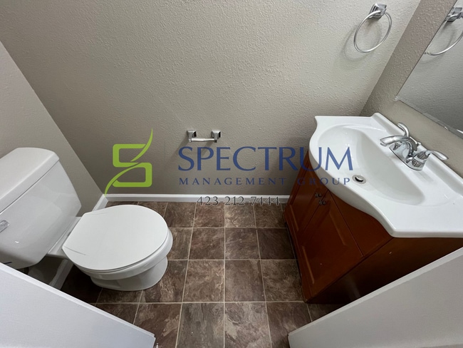 Building Photo - 3 Bedroom 2.5 Bath Single Family Home