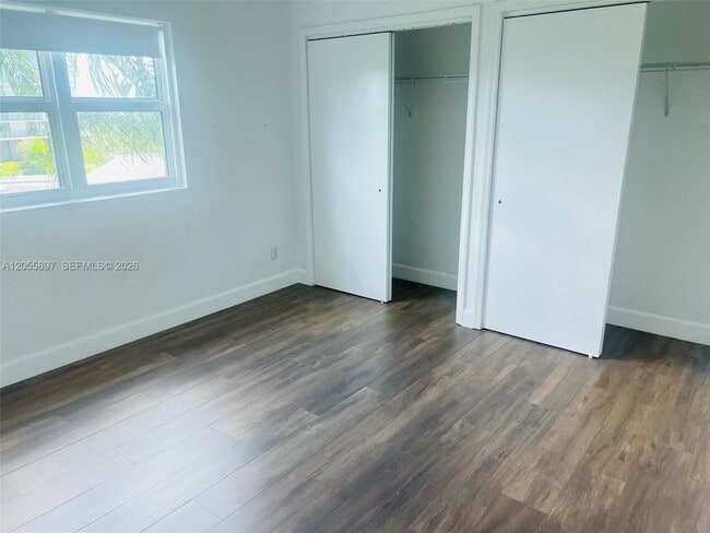 Building Photo - 14951 Royal Oaks Ln