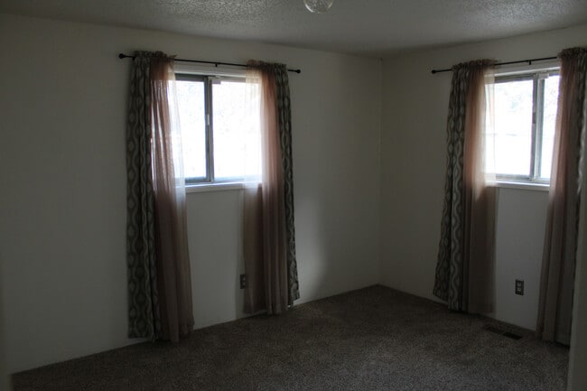 Building Photo - 4615 Maplewood Ct