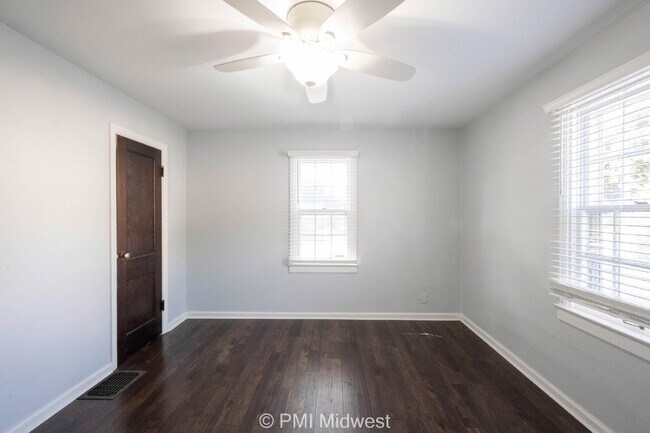 Building Photo - Charming 2 Bed, 1 Bath Duplex with House-L...