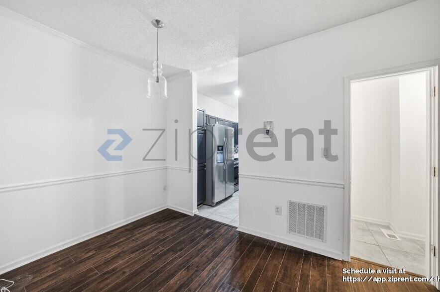 Building Photo - 584 Windsor St SW