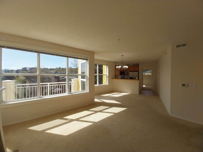 Building Photo - Beautiful 2 beds/1.75 baths condo in sough...