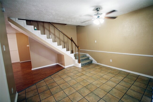 Building Photo - 4105 Vista Rd