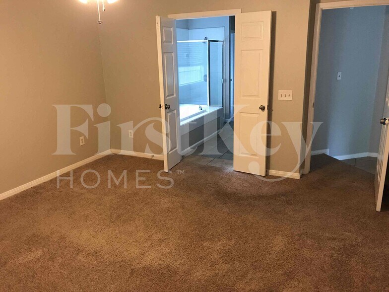 Building Photo - 4907 Pine Prairie Ln