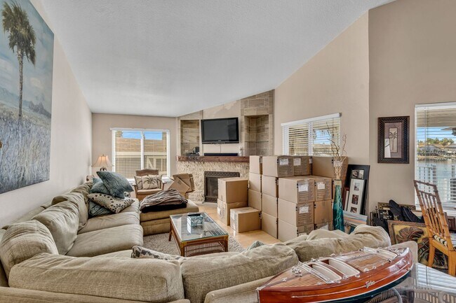 Building Photo - INCREDIBLE LOCATION... END OF CUL DE SAC WITH OVER 100 FEET ON WATER... MARVELOUS DOCK AND DECK W...