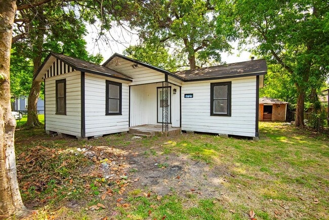Building Photo - 6725 Bunche Dr