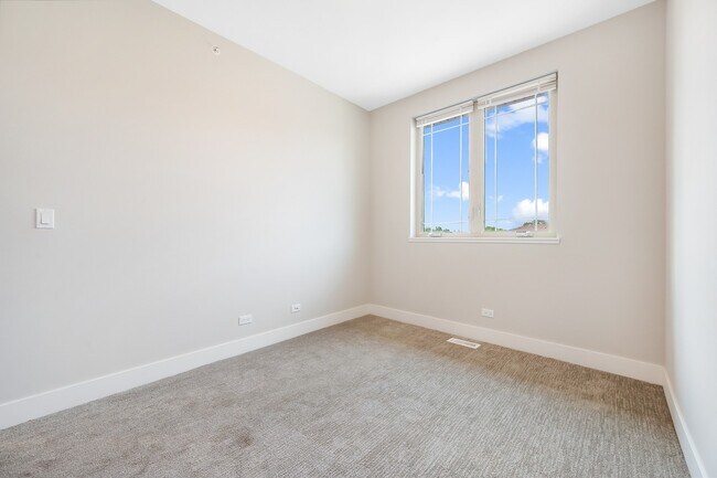 Building Photo - 39 Forest Ave