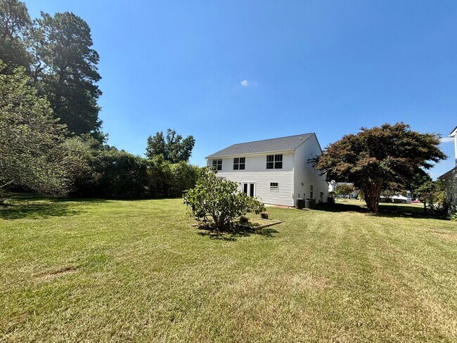 Building Photo - Room to Breathe! 5 Bedroom Home in Desirab...