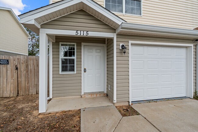 Primary Photo - 5115 E 11th St