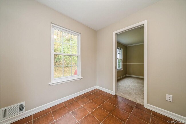 Building Photo - 27 The Knolls