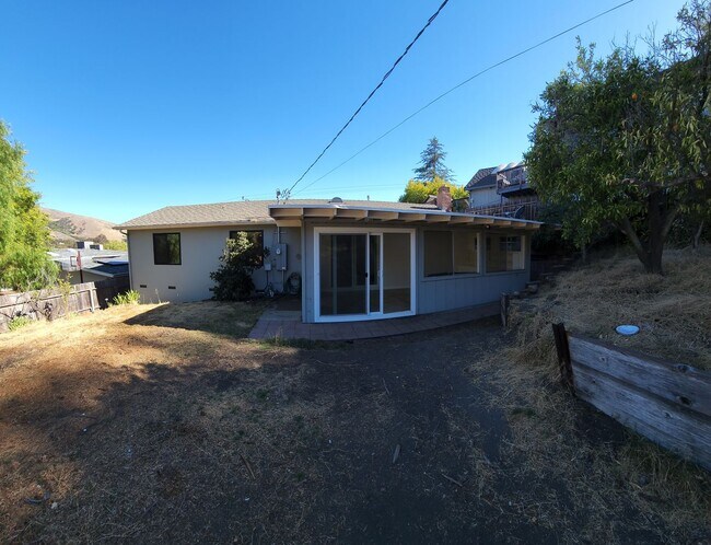 Building Photo - 5 Bedroom 3 bathroom in close proximity to POLY CAMPUS!