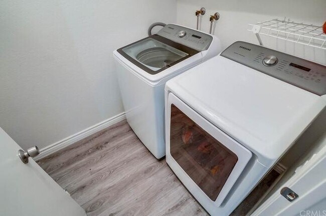 Building Photo - 1833 Camberley Ln