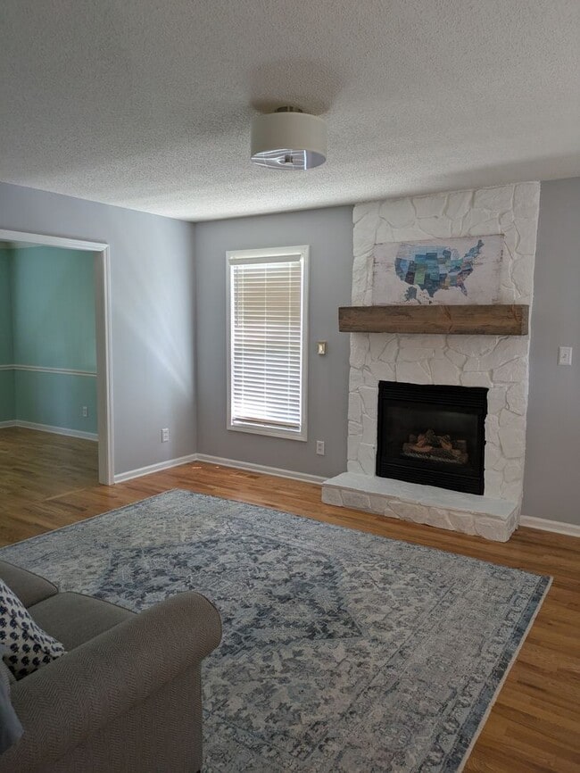 Building Photo - 3BR/2.5Bath House in NE Hickory