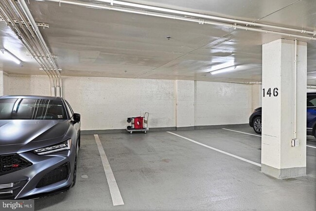 Building Photo - 8350 Greensboro Dr