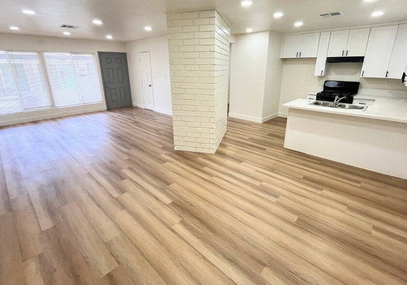 Building Photo - 1417 N Pennsylvania Ave