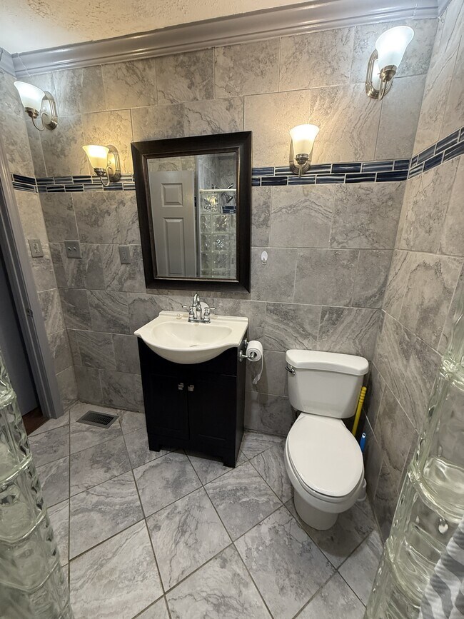 Building Photo - 602 Mitchell Dr