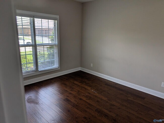 Building Photo - 7126 Weeping Willow Dr SE