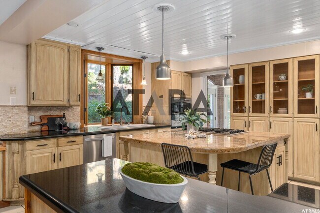 Building Photo - 1577 E Tomahawk Dr