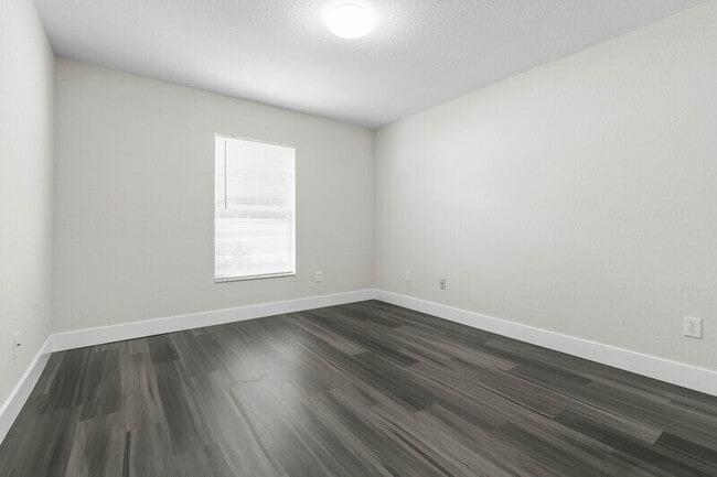 Building Photo - 884 Winchester St